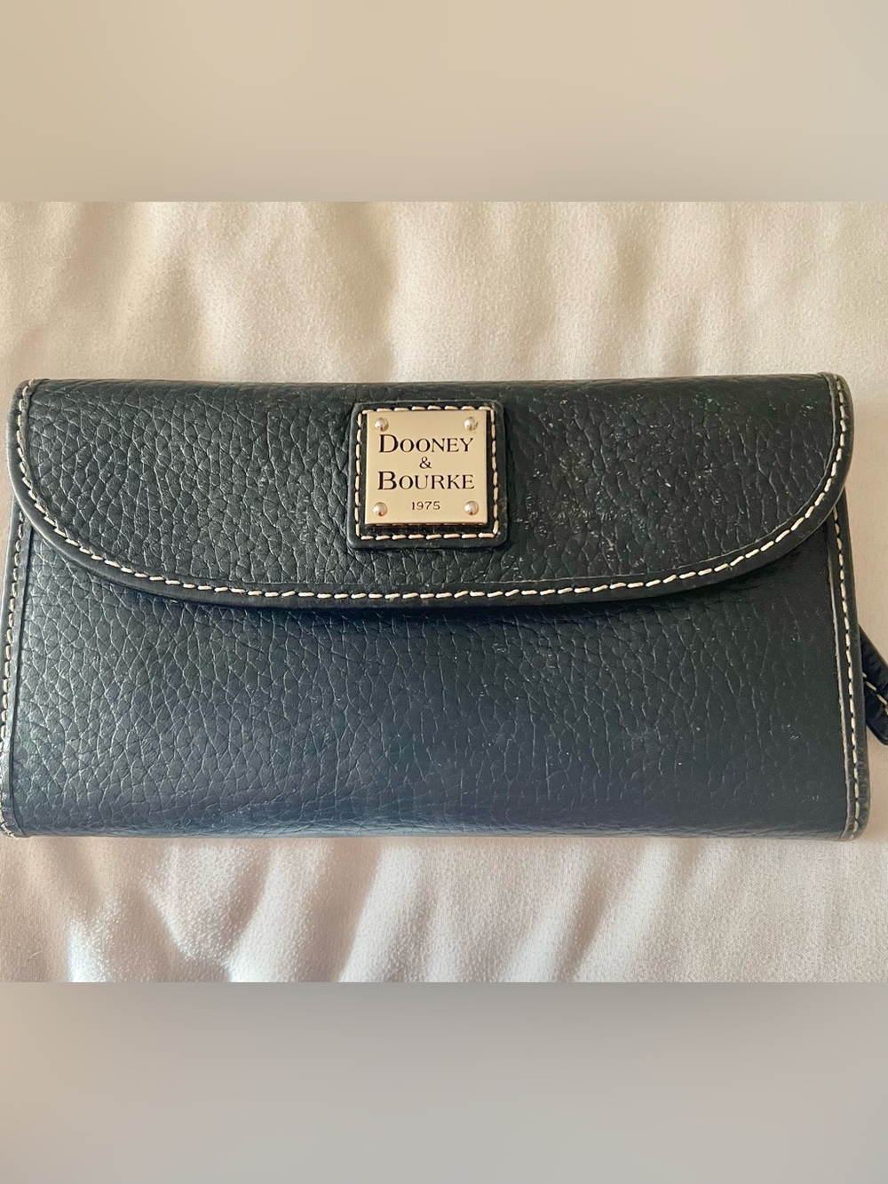 Dooney & Bourke slim Black leather wallet